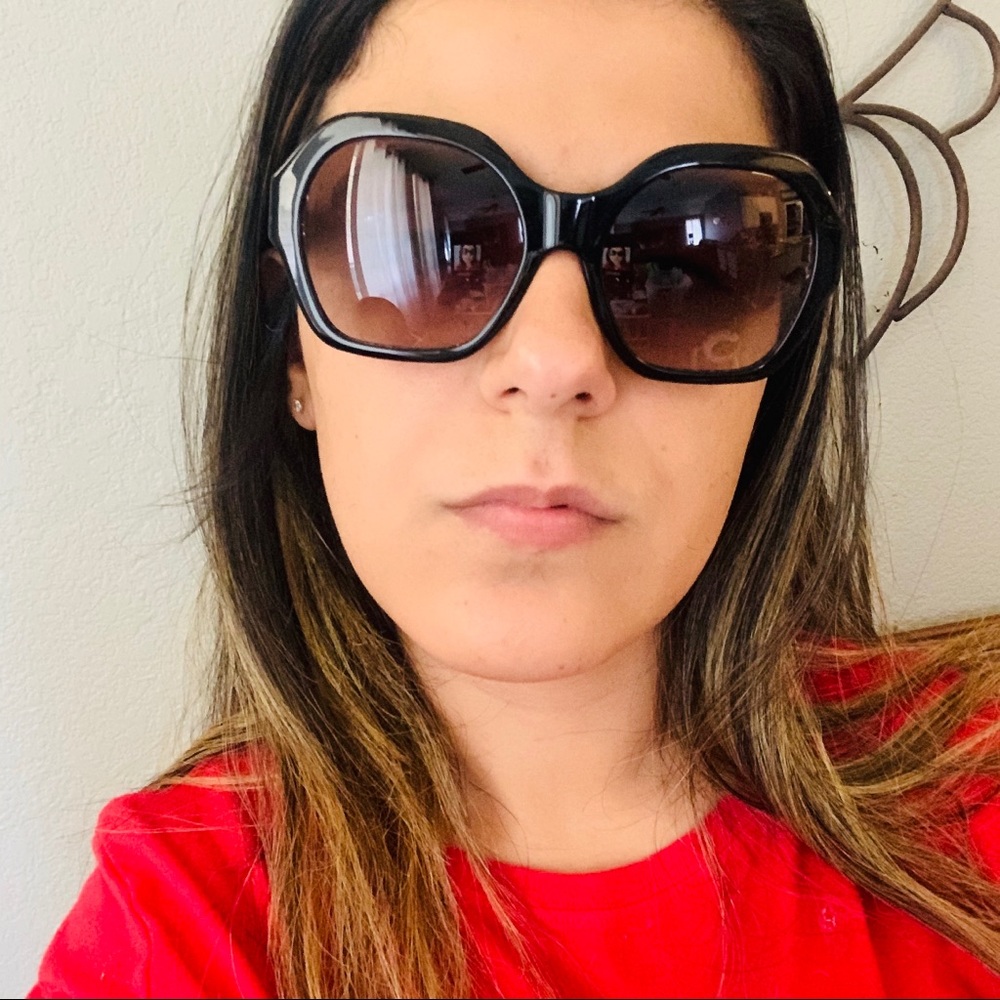 New black🖤 Tory butch sunglasses - Picture 5 of 8